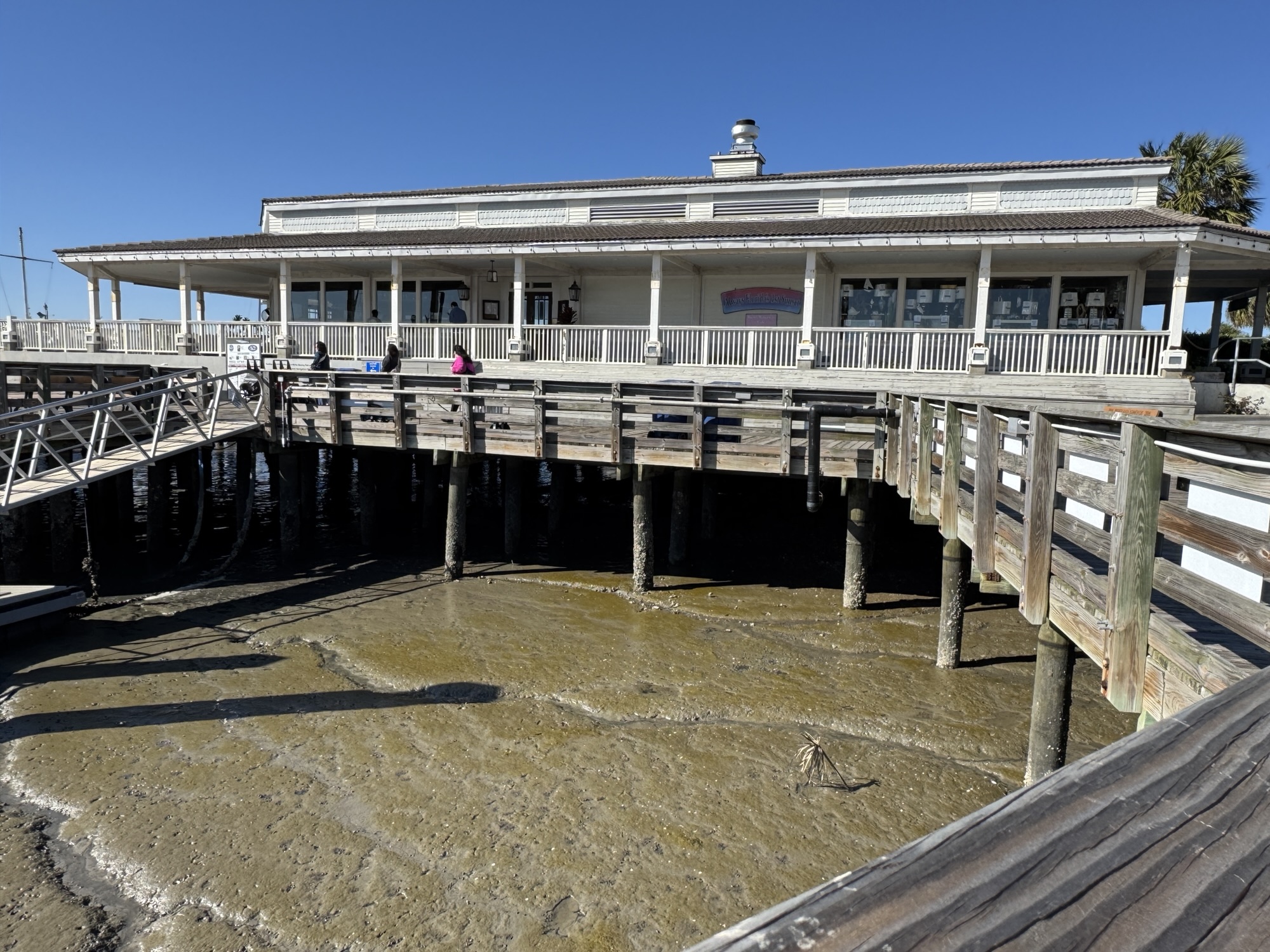 Fernandina Beach Settlement with Brett’s Waterway Café: Summary of Claims, Structural Dispute, Lease Insights, and Dredging Concerns